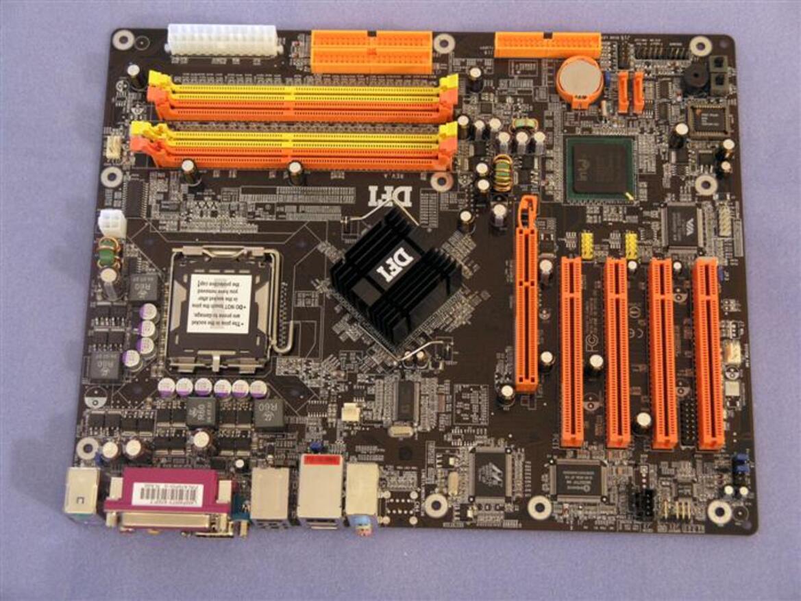DFI LANPARTY LGA775 Showcase: The 925X-T2 & 875P-T