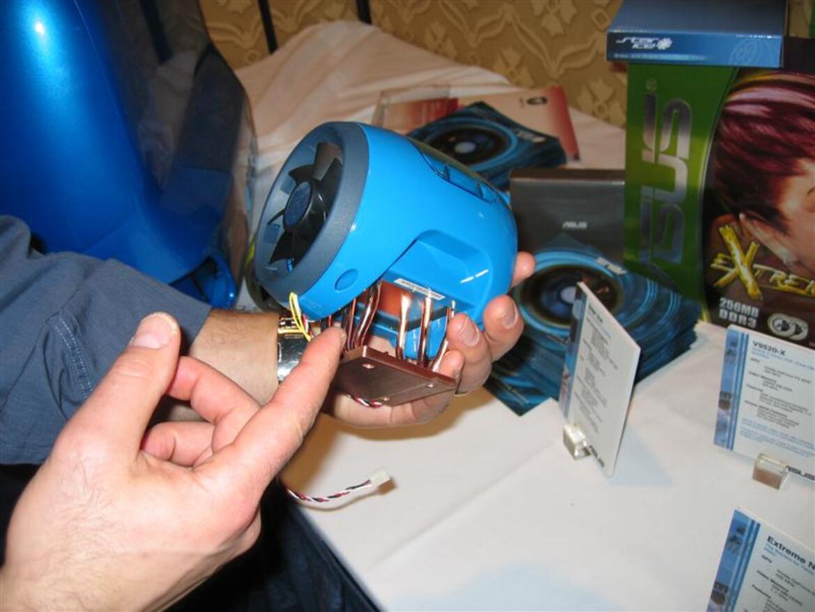 CES 2005 Photo-Report