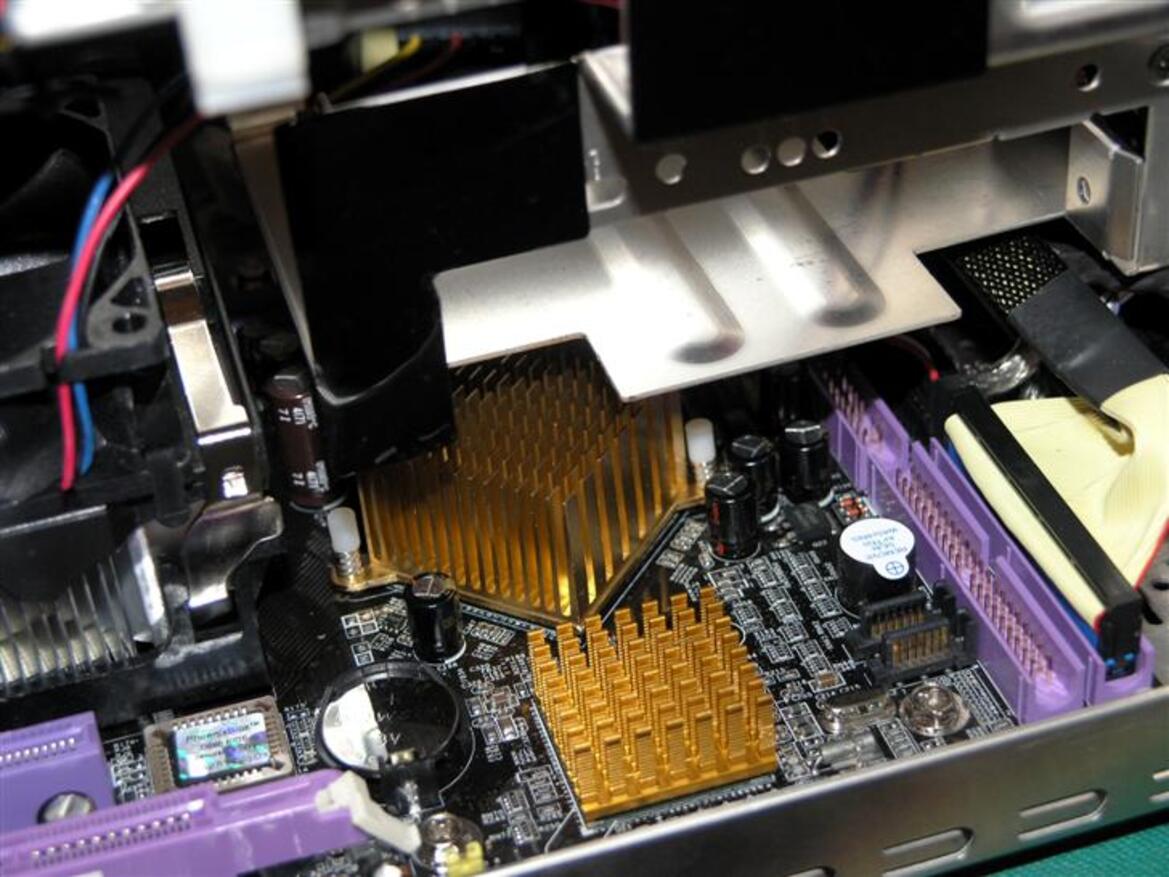 Soltek's QBic EQ3901-300P SFF PC
