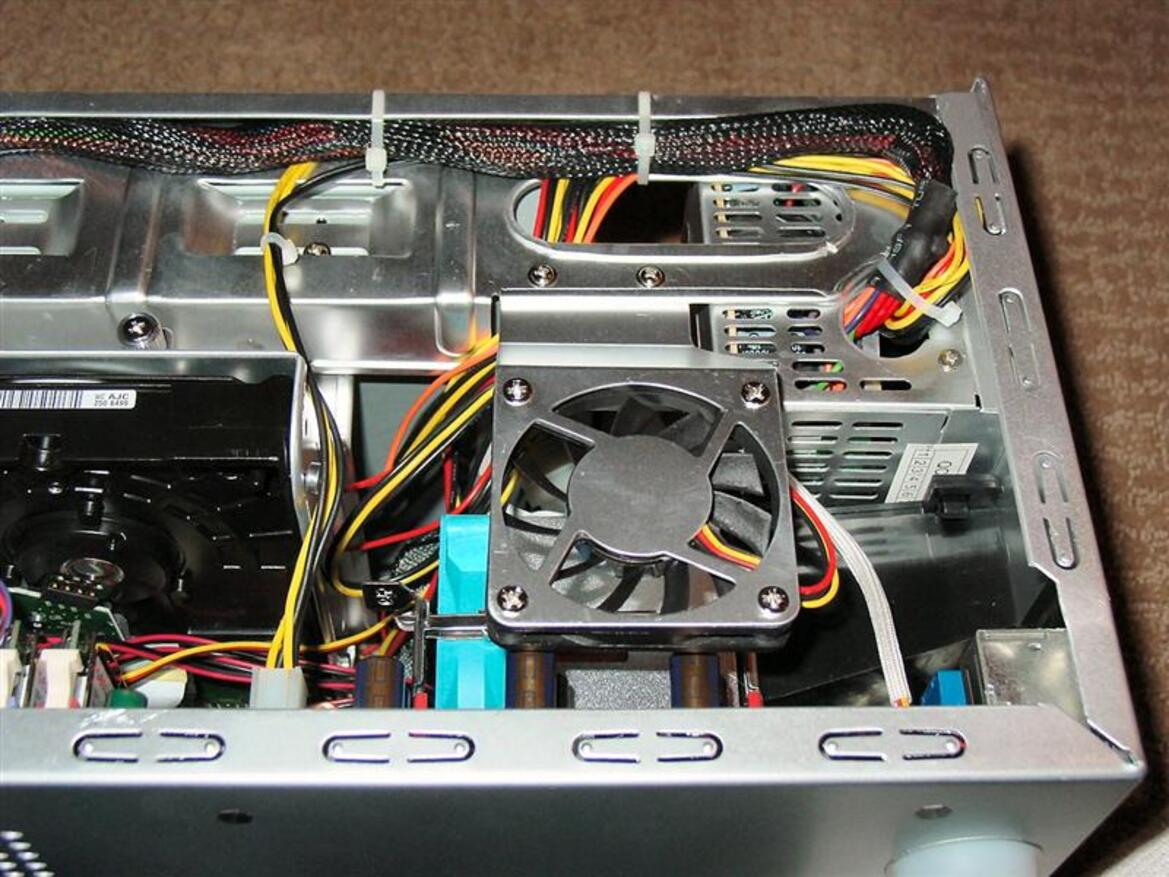 Skyhawk echo-Q IMC6375 SFF PC