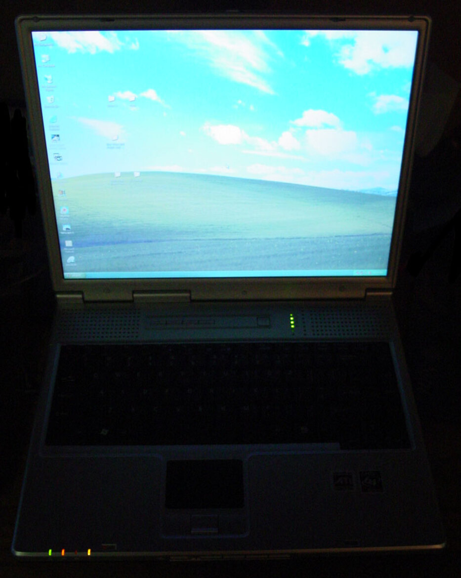 Asus Z80K: Athlon 64 DTR Notebook