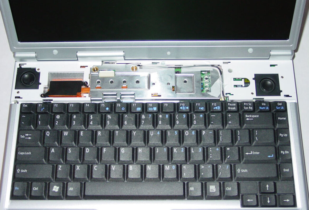 Asus Z80K: Athlon 64 DTR Notebook