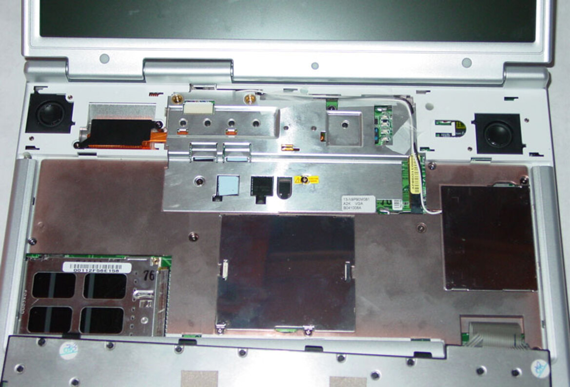 Asus Z80K: Athlon 64 DTR Notebook