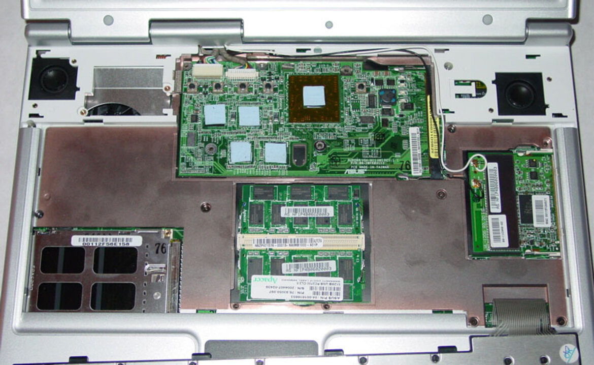 Asus Z80K: Athlon 64 DTR Notebook