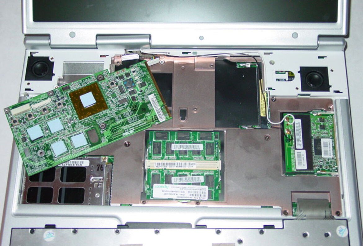 Asus Z80K: Athlon 64 DTR Notebook