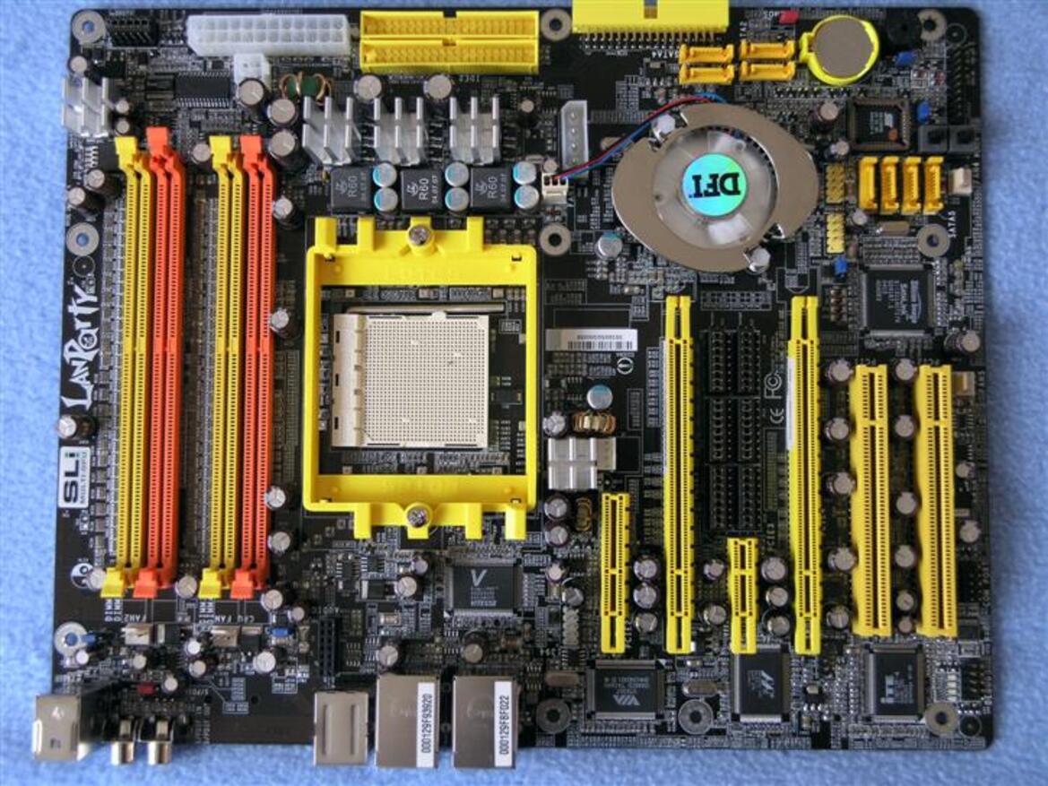 nForce 4 SLI Motherboard Round-Up