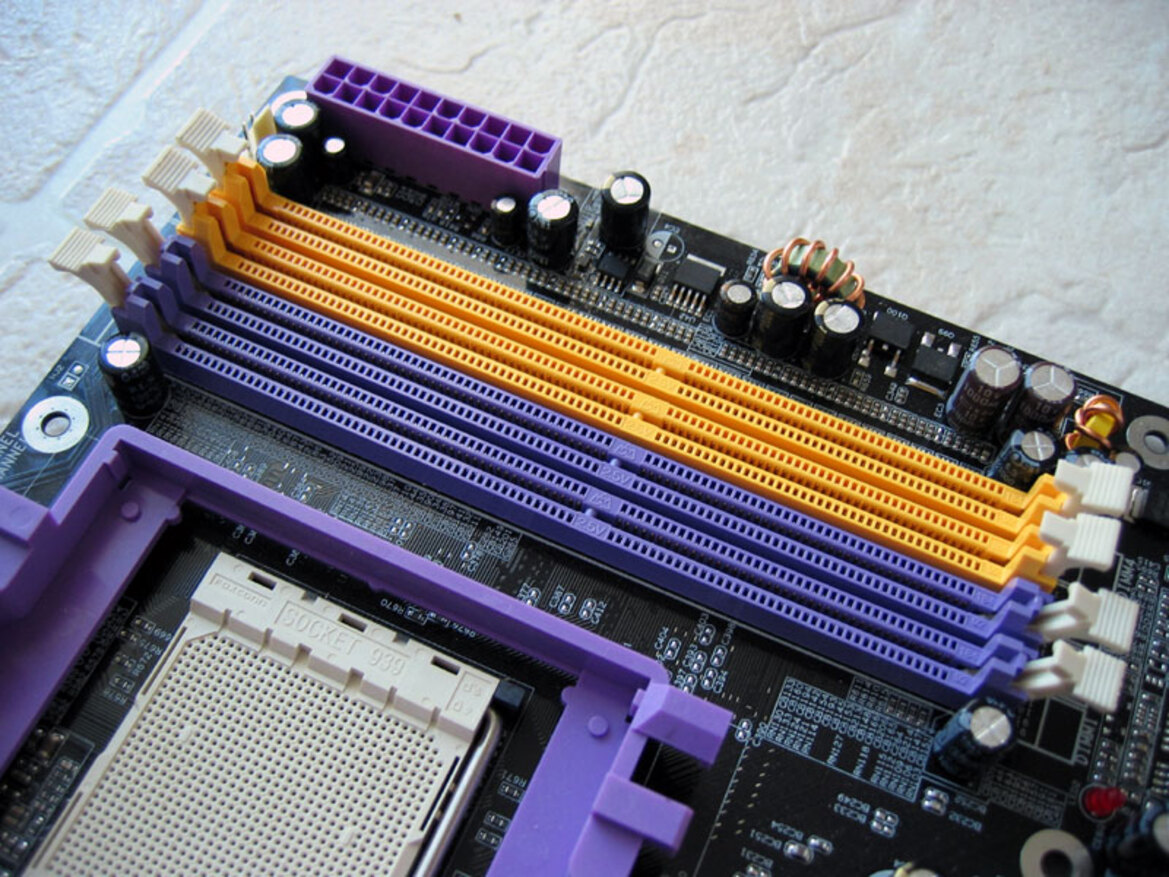 Soltek SL-K890Pro-939 Motherboard