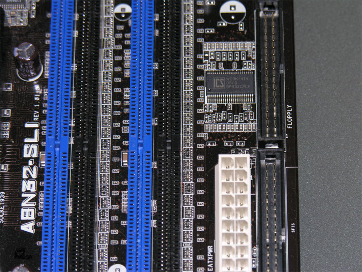 ASUS A8N32 SLI Deluxe - nForce 4 SLI X16 Unleashed