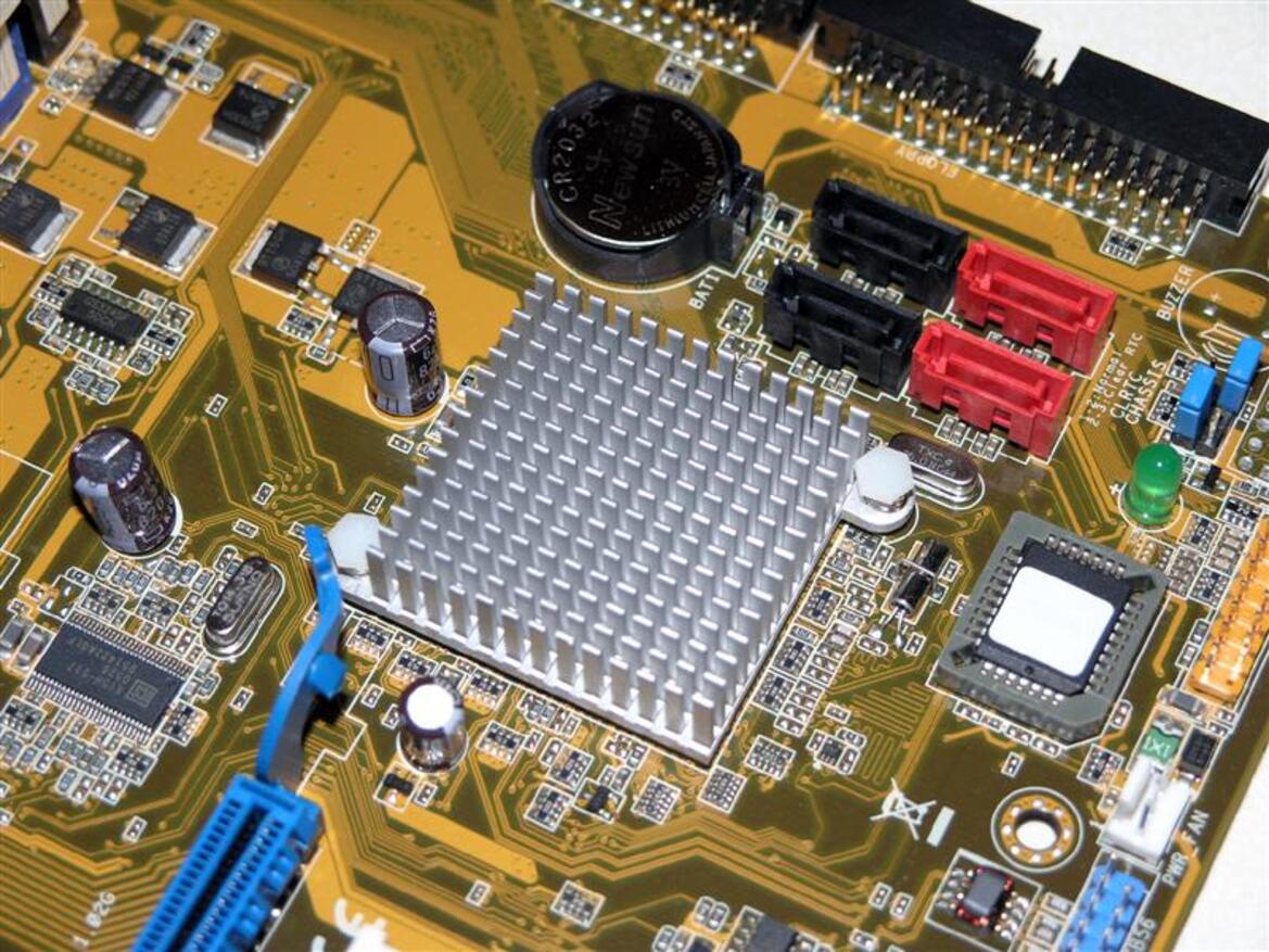 CrossFire Xpress 1600 Motherboards: DFI, Asus, ECS