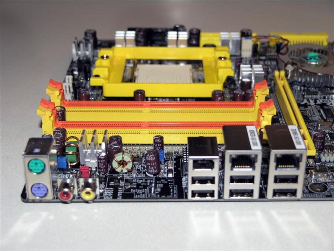 CrossFire Xpress 1600 Motherboards: DFI, Asus, ECS