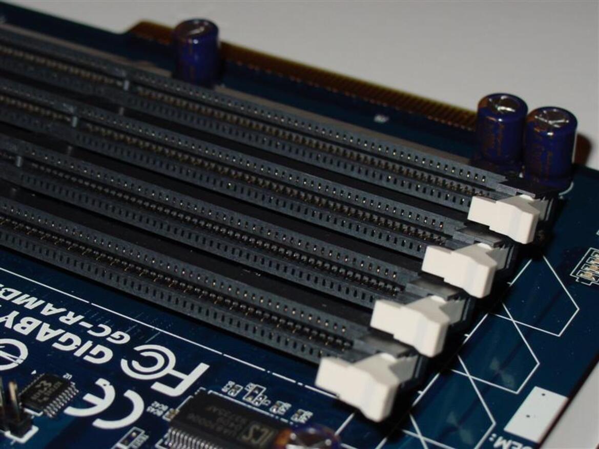 Gigabyte I-RAM Storage Device