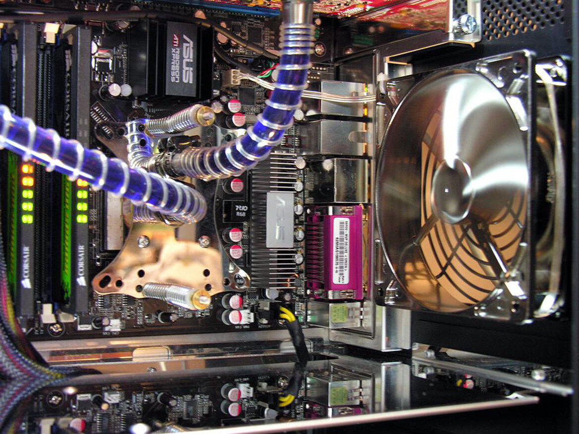 Voodoo PC OMEN a121x CrossFire Extreme Gamer PC