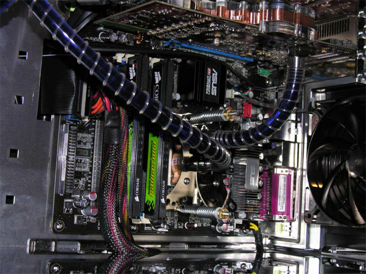 Voodoo PC OMEN a121x CrossFire Extreme Gamer PC