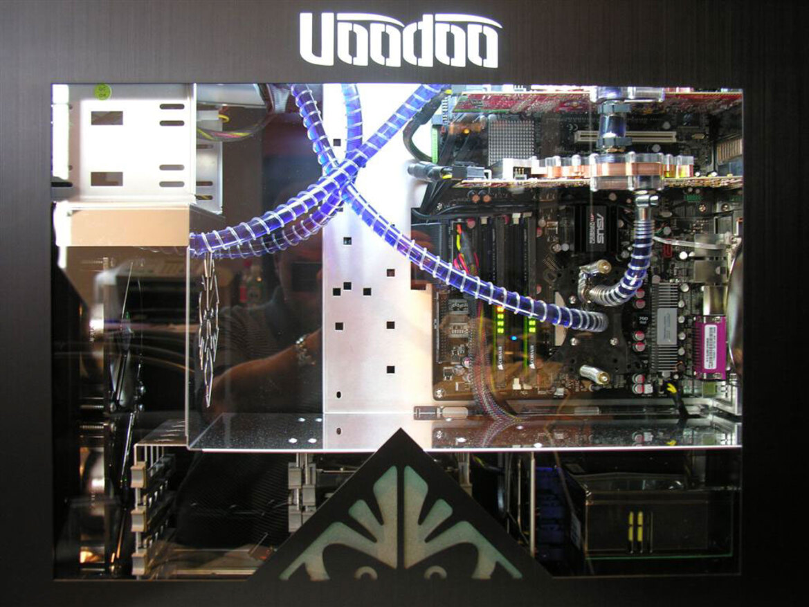 Voodoo PC OMEN a121x CrossFire Extreme Gamer PC