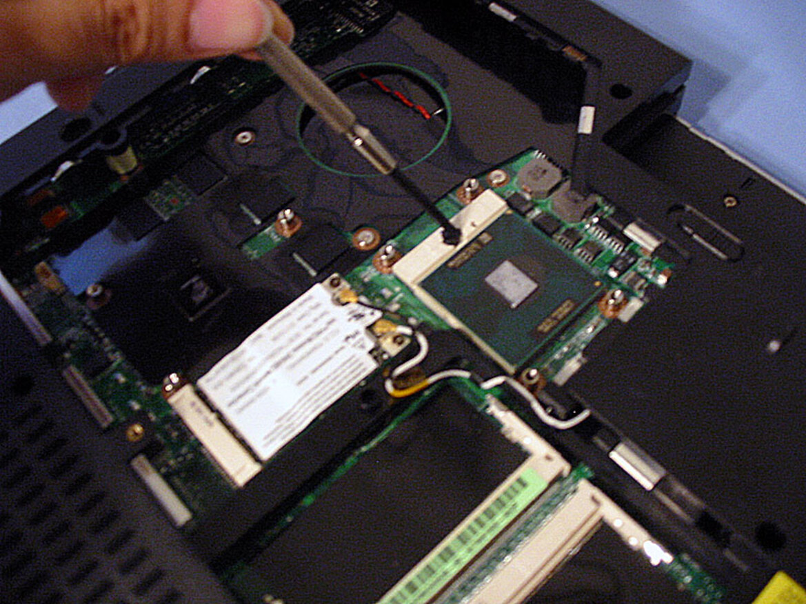 Centrino Duo Whitebook: A Do-It-Yourself Laptop