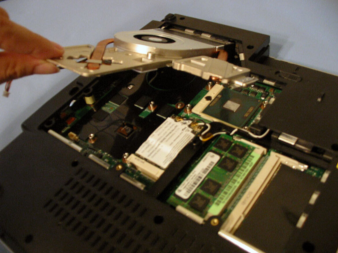 Centrino Duo Whitebook: A Do-It-Yourself Laptop