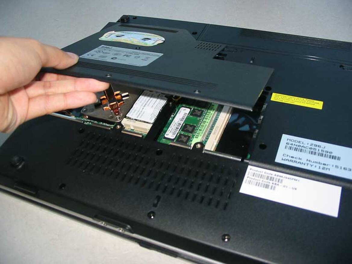 Centrino Duo Whitebook: A Do-It-Yourself Laptop