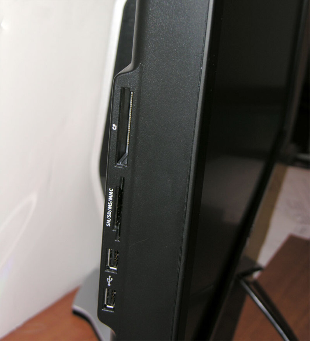 Dell UltraSharp 3007WFP-HC - 92% Color Gamut 30 Inch LCD