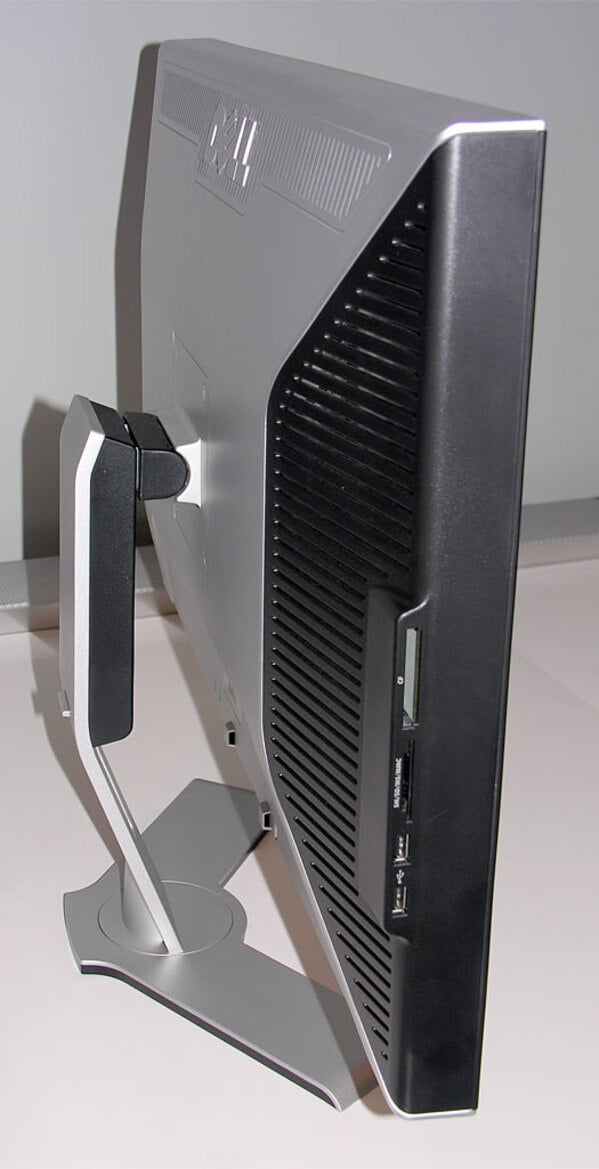 Dell UltraSharp 3007WFP-HC - 92% Color Gamut 30 Inch LCD