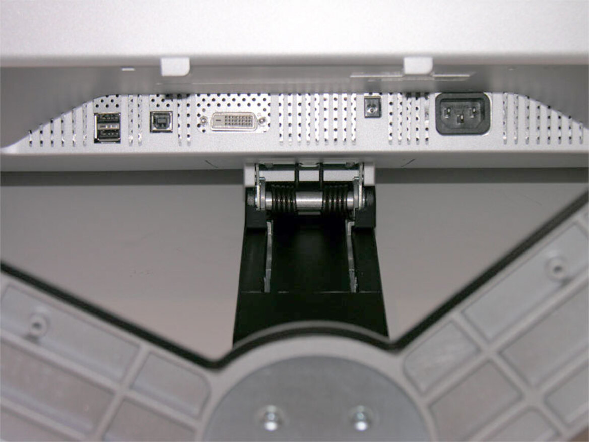 Dell UltraSharp 3007WFP-HC - 92% Color Gamut 30 Inch LCD