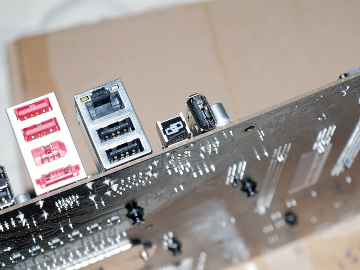 Asus Maximus III Formula P55 Mobo Sneak Peek