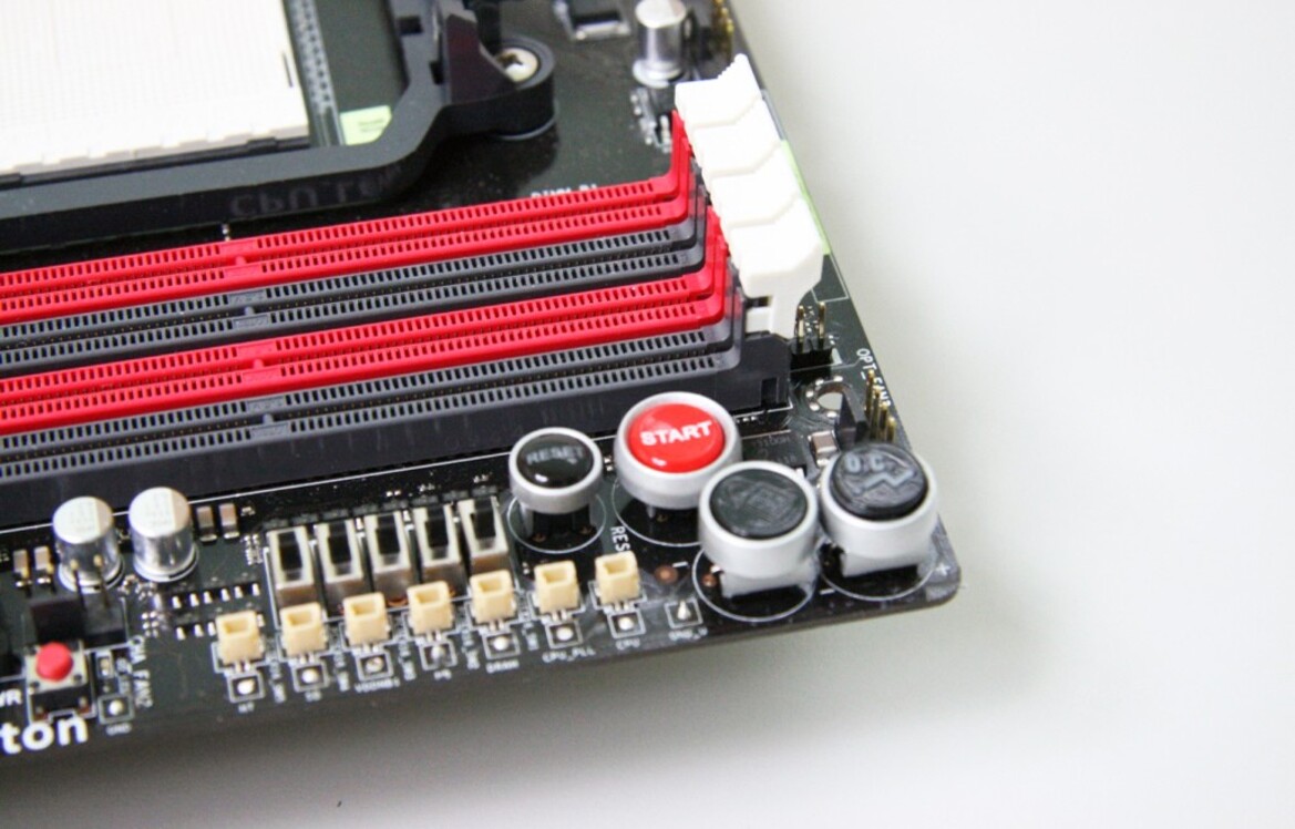 Asus CrossHair IV Extreme Sneak Peek
