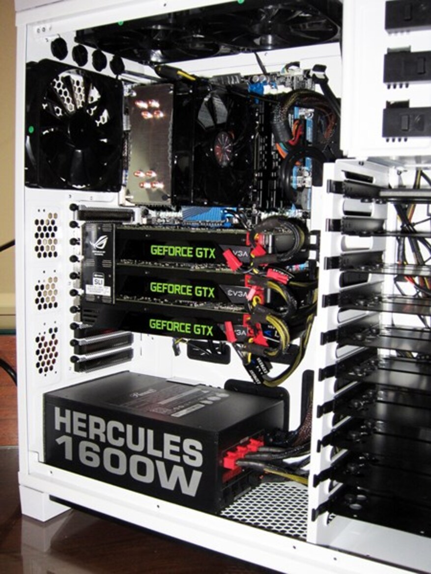 Rosewill Throne Full Tower and Helios RK-9200 Dual-LED Mechanical KB From CES