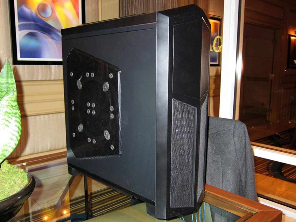 Rosewill Throne Full Tower and Helios RK-9200 Dual-LED Mechanical KB From CES