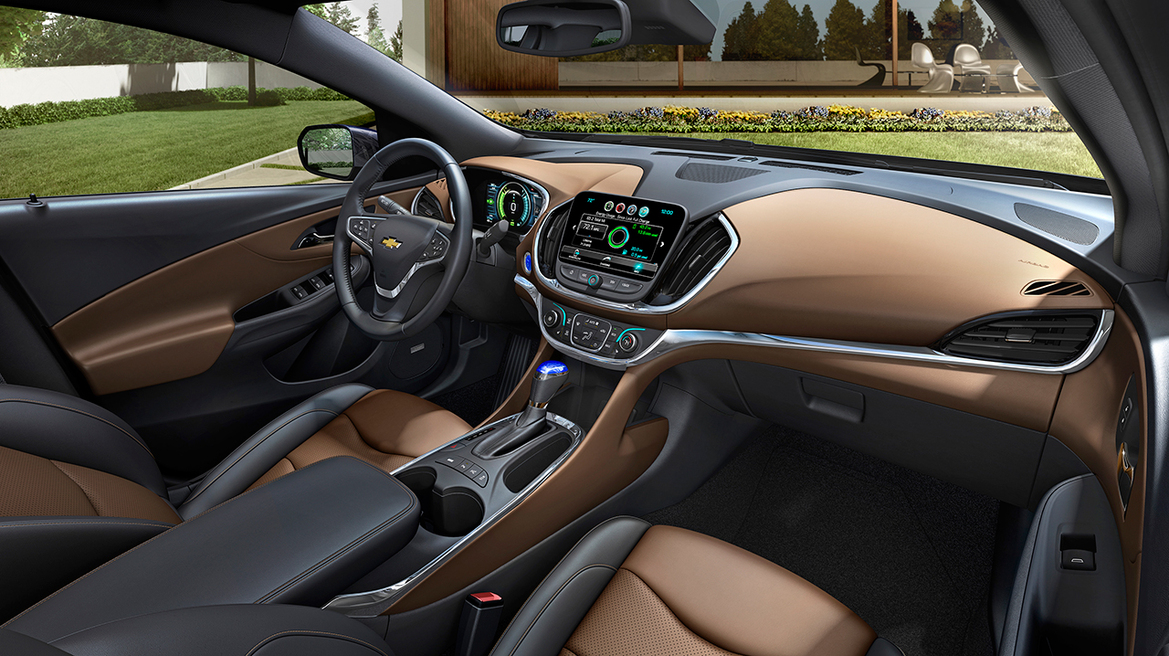 2016 Chevy Volt Charges Into Detroit With 50-Mile Electric Range, Greater Performance