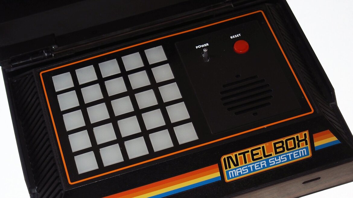 Unboxing The Retro Intel Box Master System, Not So Retro Inside 