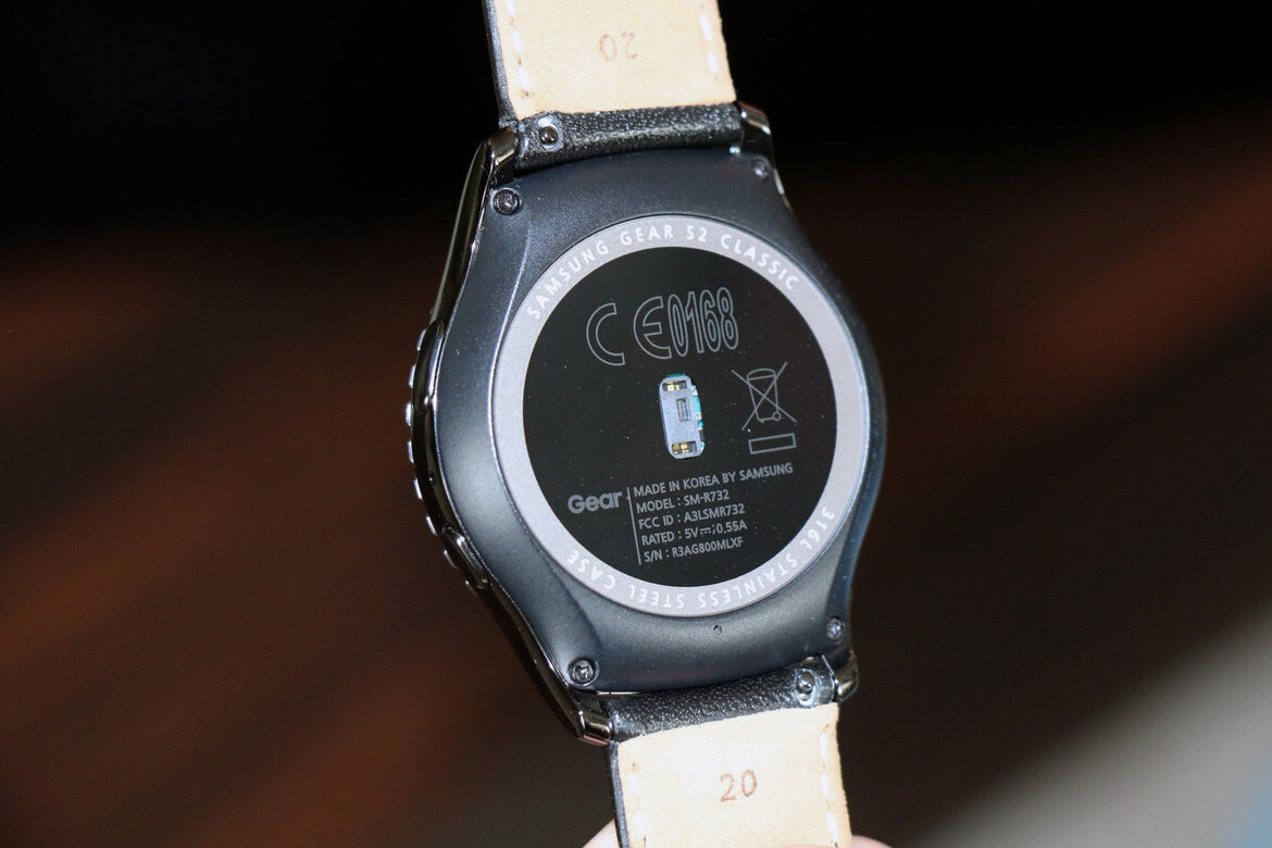 Hands On With The Samsung Gear S2 And Gear S2 Classic Smartwatches