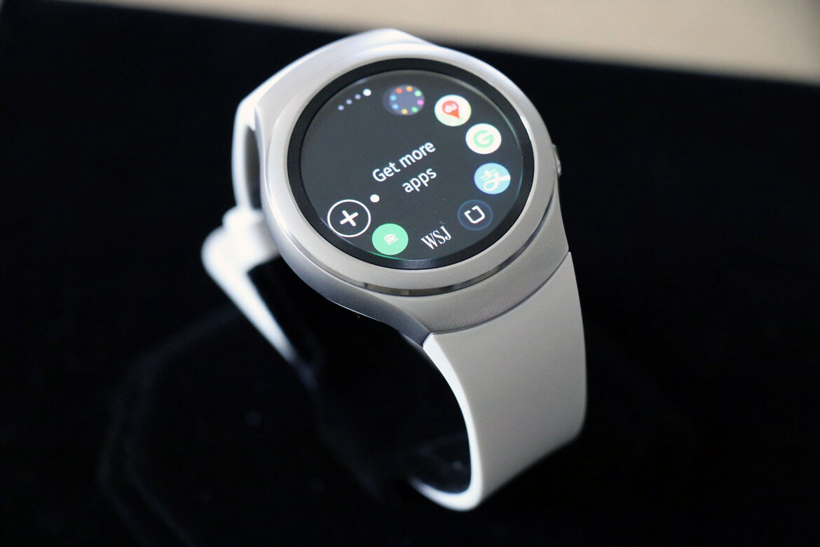 Hands On With The Samsung Gear S2 And Gear S2 Classic Smartwatches