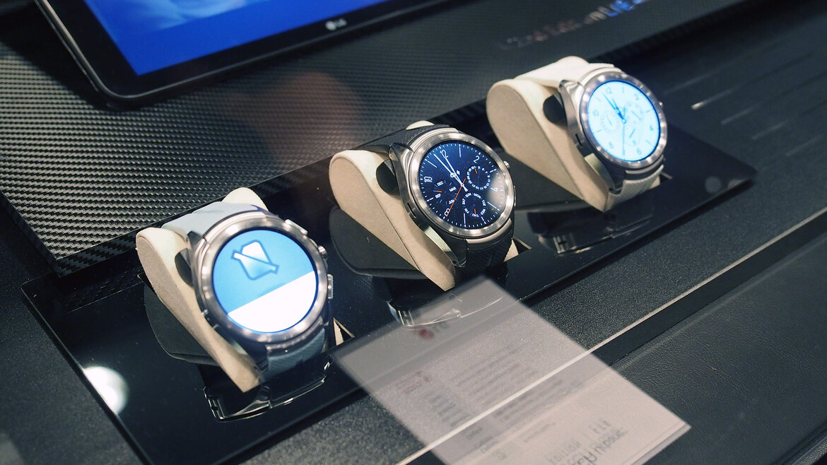 Hands-On LG's V10 Dual Display Smartphone And G Watch Urbane 2nd Edition