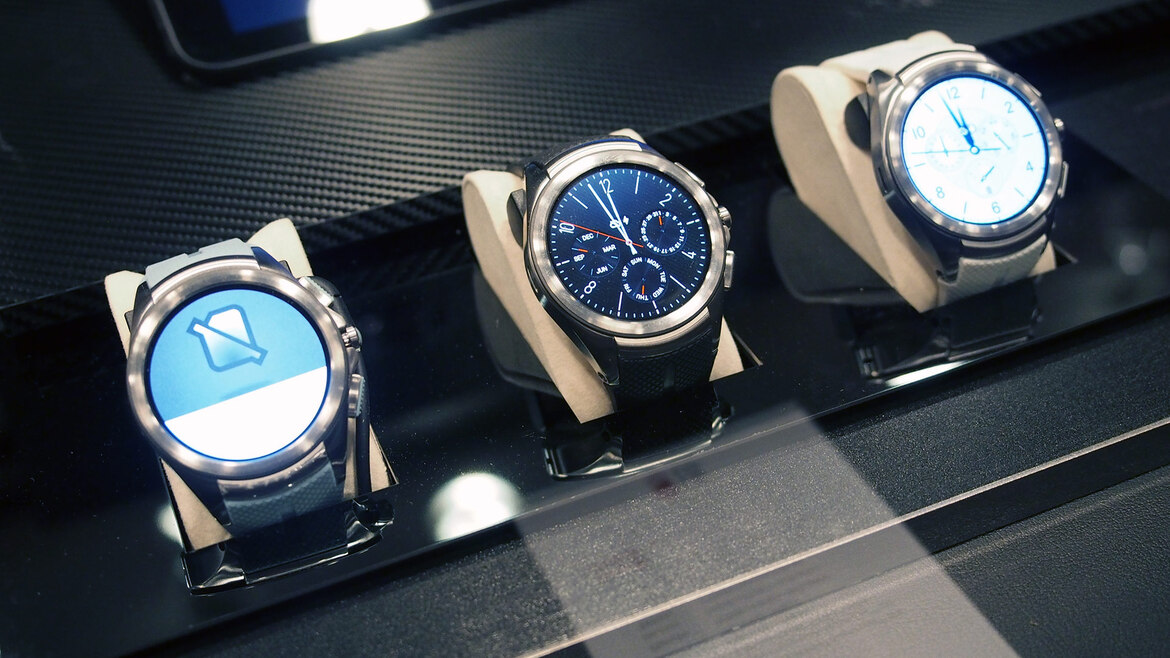 Hands-On LG's V10 Dual Display Smartphone And G Watch Urbane 2nd Edition