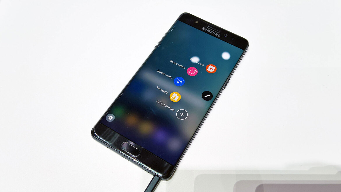 Hands-On The Samsung Galaxy Note7 With Revamped Gear VR Headset