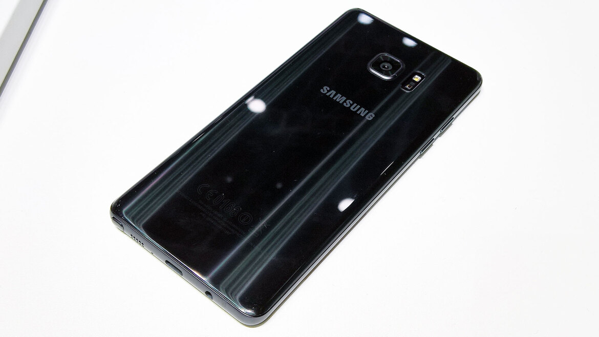 Hands-On The Samsung Galaxy Note7 With Revamped Gear VR Headset