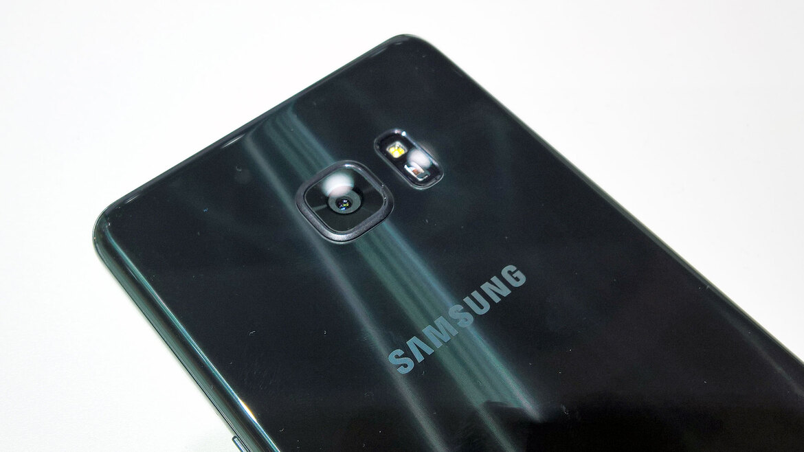 Hands-On The Samsung Galaxy Note7 With Revamped Gear VR Headset