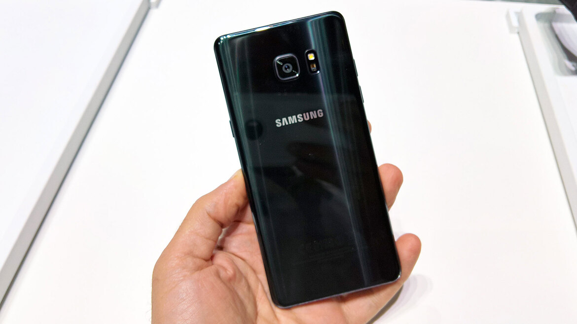 Hands-On The Samsung Galaxy Note7 With Revamped Gear VR Headset