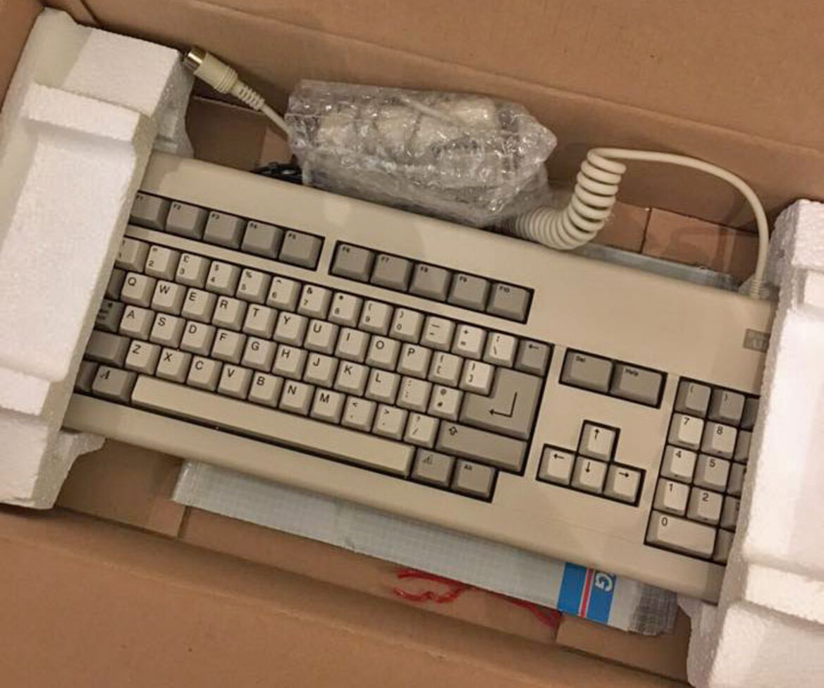 Dude Scores 30 Year Old Virgin Commodore Amiga 2000 New In Box