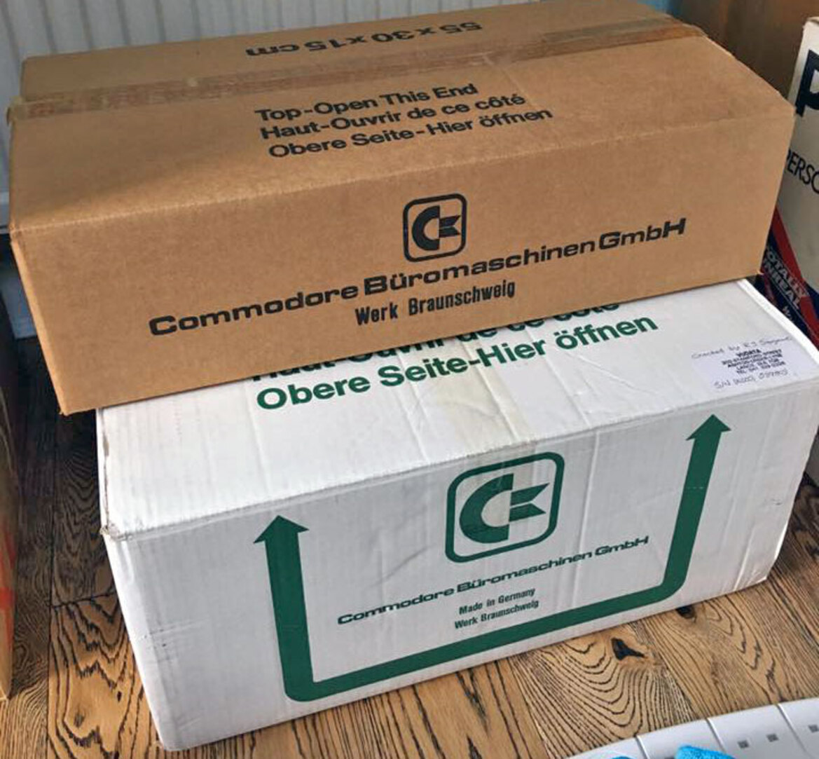 Dude Scores 30 Year Old Virgin Commodore Amiga 2000 New In Box
