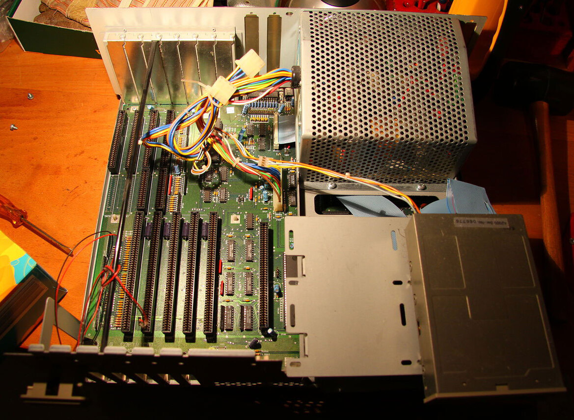 Dude Scores 30 Year Old Virgin Commodore Amiga 2000 New In Box