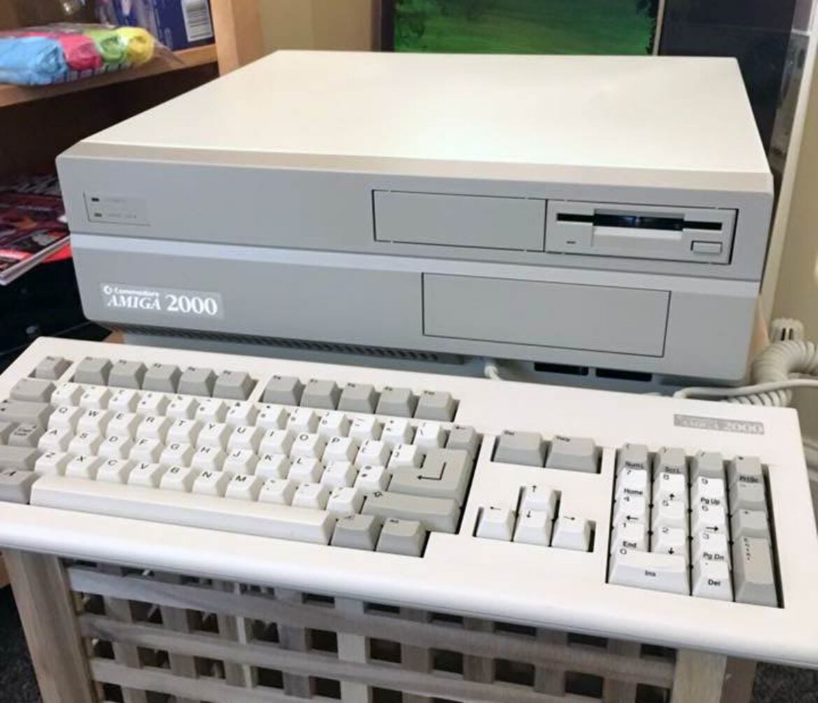 Dude Scores 30 Year Old Virgin Commodore Amiga 2000 New In Box