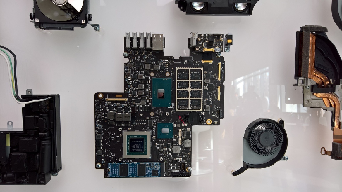 Hands On And First Impressions Of The Microsoft Surface Studio AIO PC