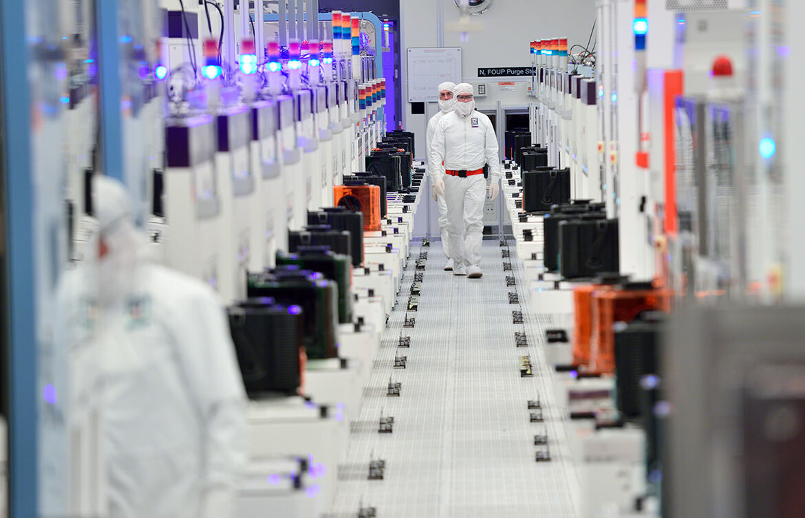 Intel Details Cannonlake's Advanced 10nm FinFET Node, Claims Full Generation Lead Over Rivals