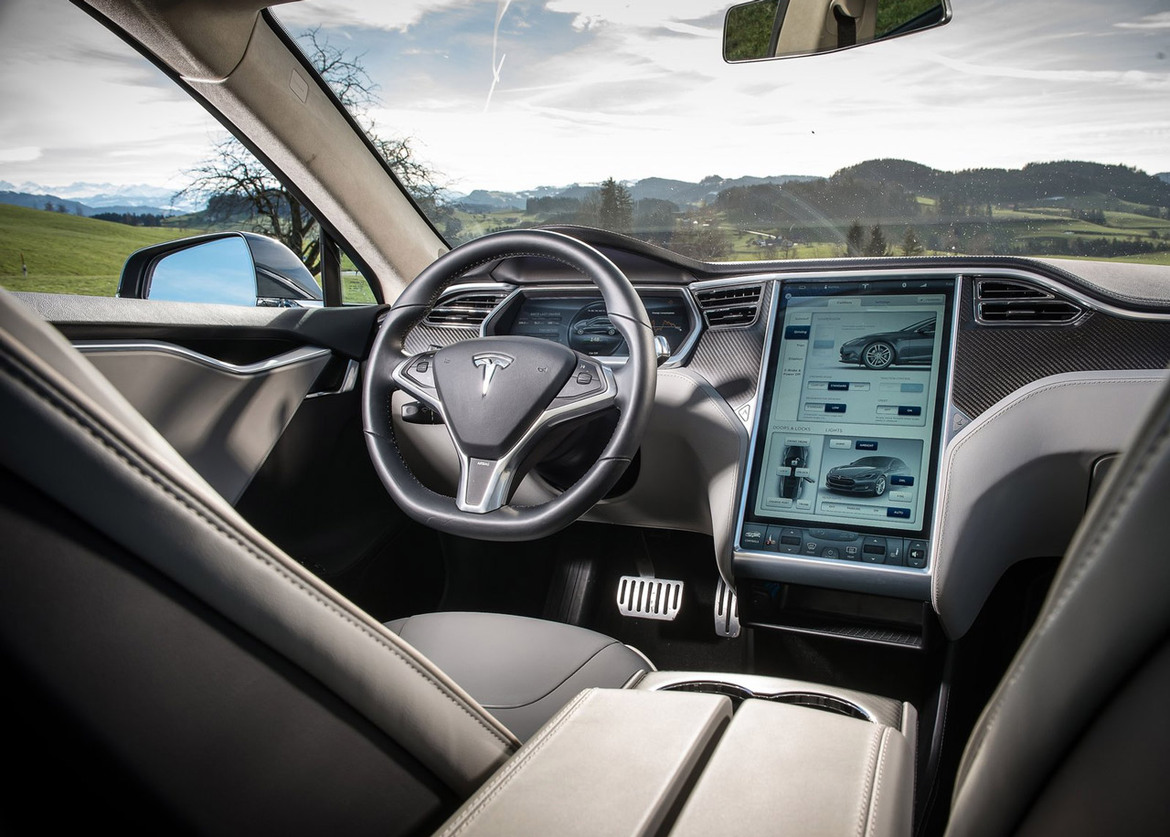 Tesla Model S Software 8.1 Update Enables Summon, Autopilot Autosteer At Up To 80 MPH