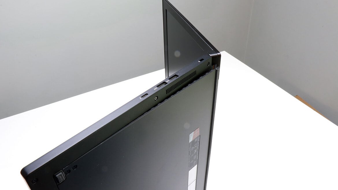 ASUS Zephyrus With GeForce GTX 1080 Max-Q Gaming Laptop Preview: Thin And Beastly
