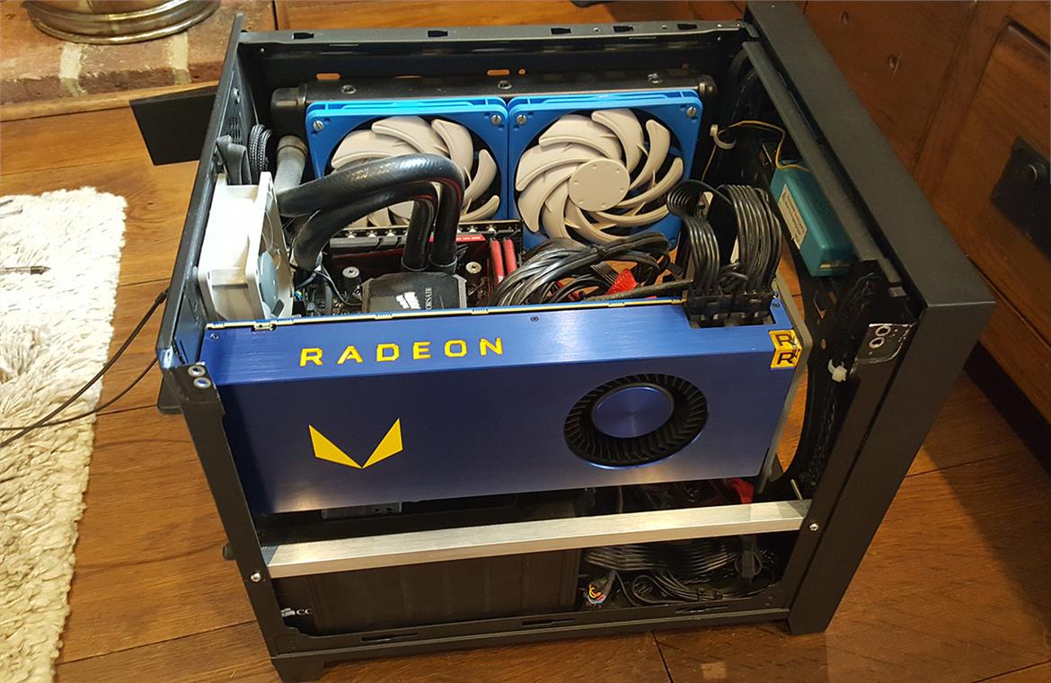AMD Radeon Vega Frontier Edition 16GB HBM2 Card Unboxed, First Benchmarks Are In