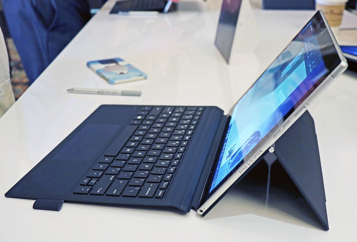 Qualcomm Unveils Intel's Worst Nightmare, Always Connected Snapdragon Windows 10 Convertibles Launched
