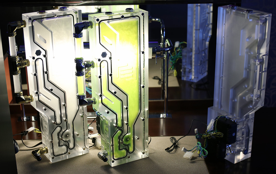 MAINGEAR F131 Gaming PC With Killer APEX Cooling System Hands-On At CES 2018