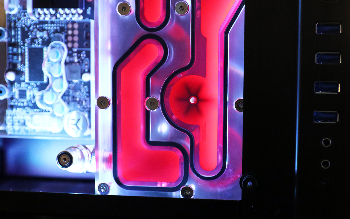 MAINGEAR F131 Gaming PC With Killer APEX Cooling System Hands-On At CES 2018